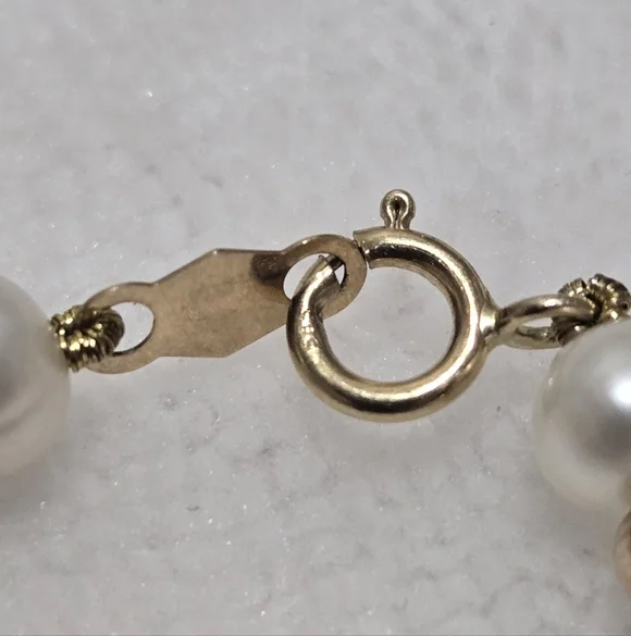 14k Gold and White Pearl Bracelet, Size 7 - Picture 8 of 13
